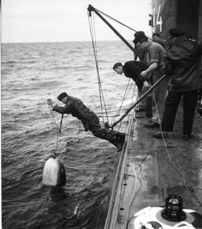 Submarine U4 Torpedo recovery.