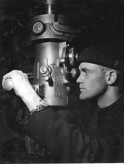 3.O Claes Cederblad at the periscope, submarine HMS Svärdfisken (The Swordfish) 1958.