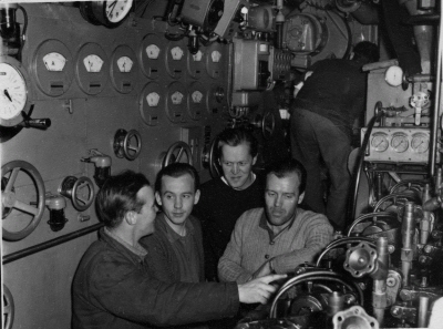 Submarine U3 Diskussion in front of the diesel engine.