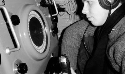 Submarine U3 Sonar operator, conscript Boström, in action.