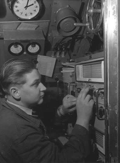 Submarine U3 Tuning the HF receiver.