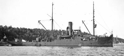 Submarine salvage ship Belos I. 