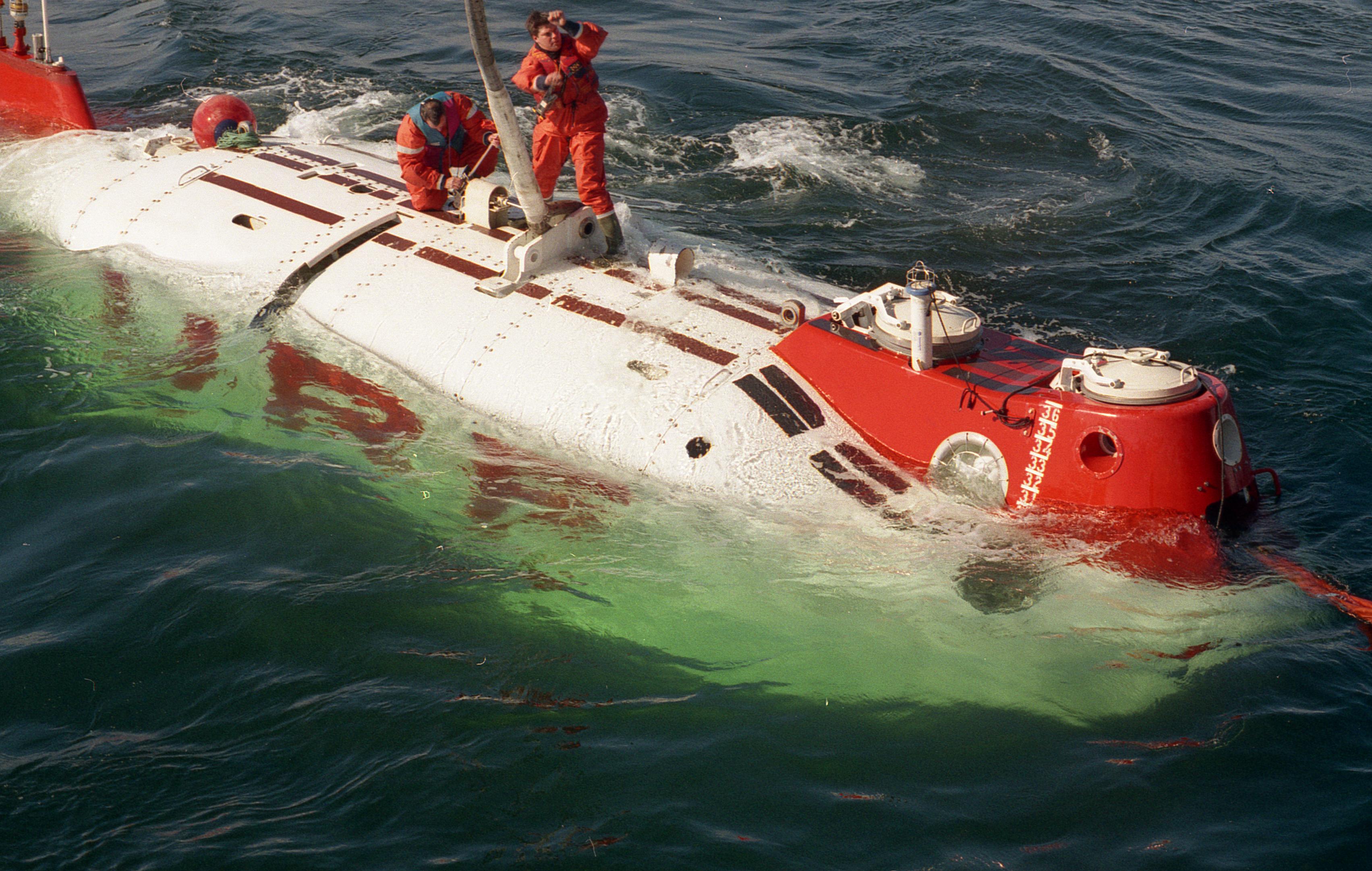 The URF connected to be lifted on board the Belos III.